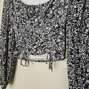 Almost Famous Black and White Floral Blouse